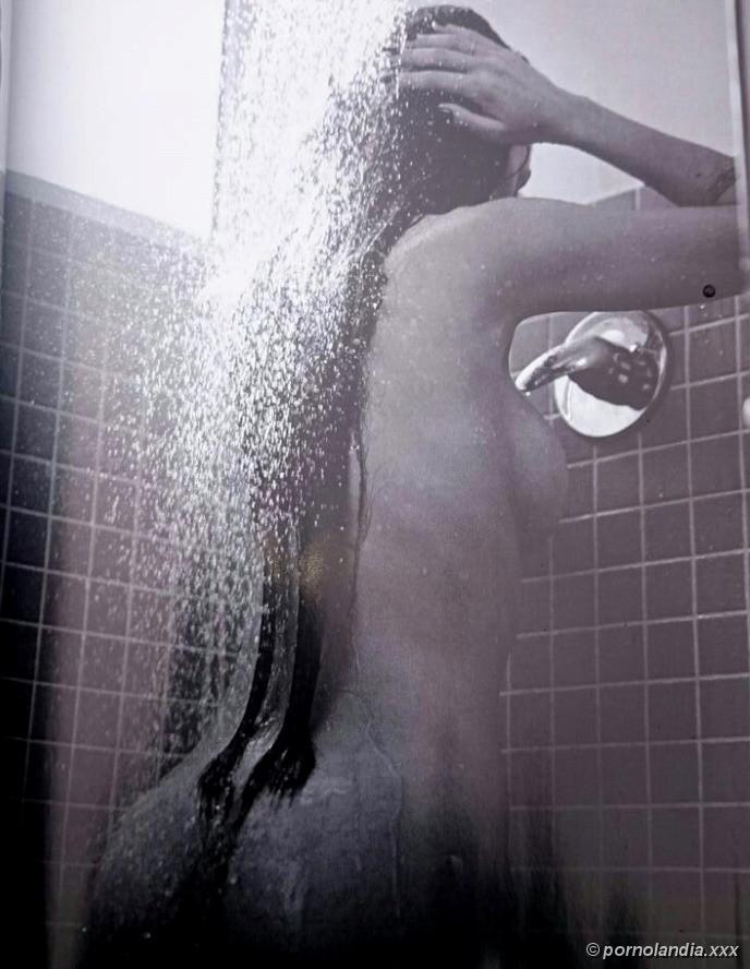 Nyvi Estephan pelada nua na Playboy - Foto 111311