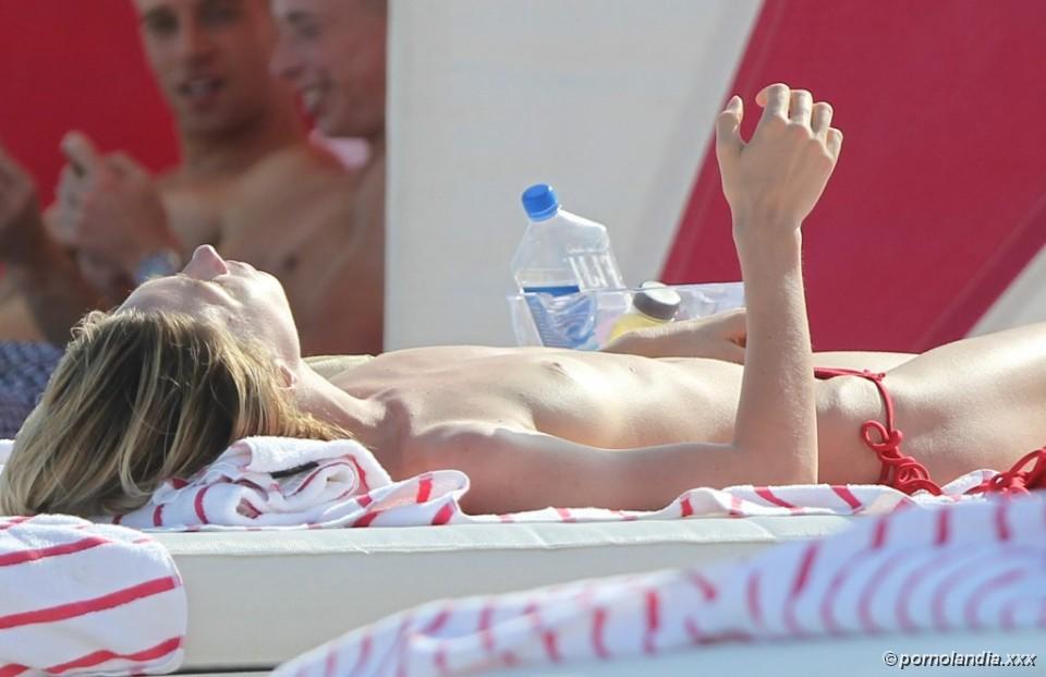 Brianna Addolorato nua em topless na praia - Foto 161210