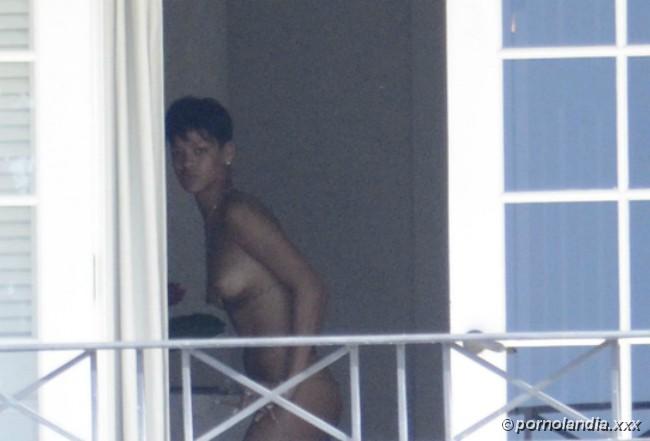 Fotos nua da cantora Rihanna caiu na net - Foto 197924
