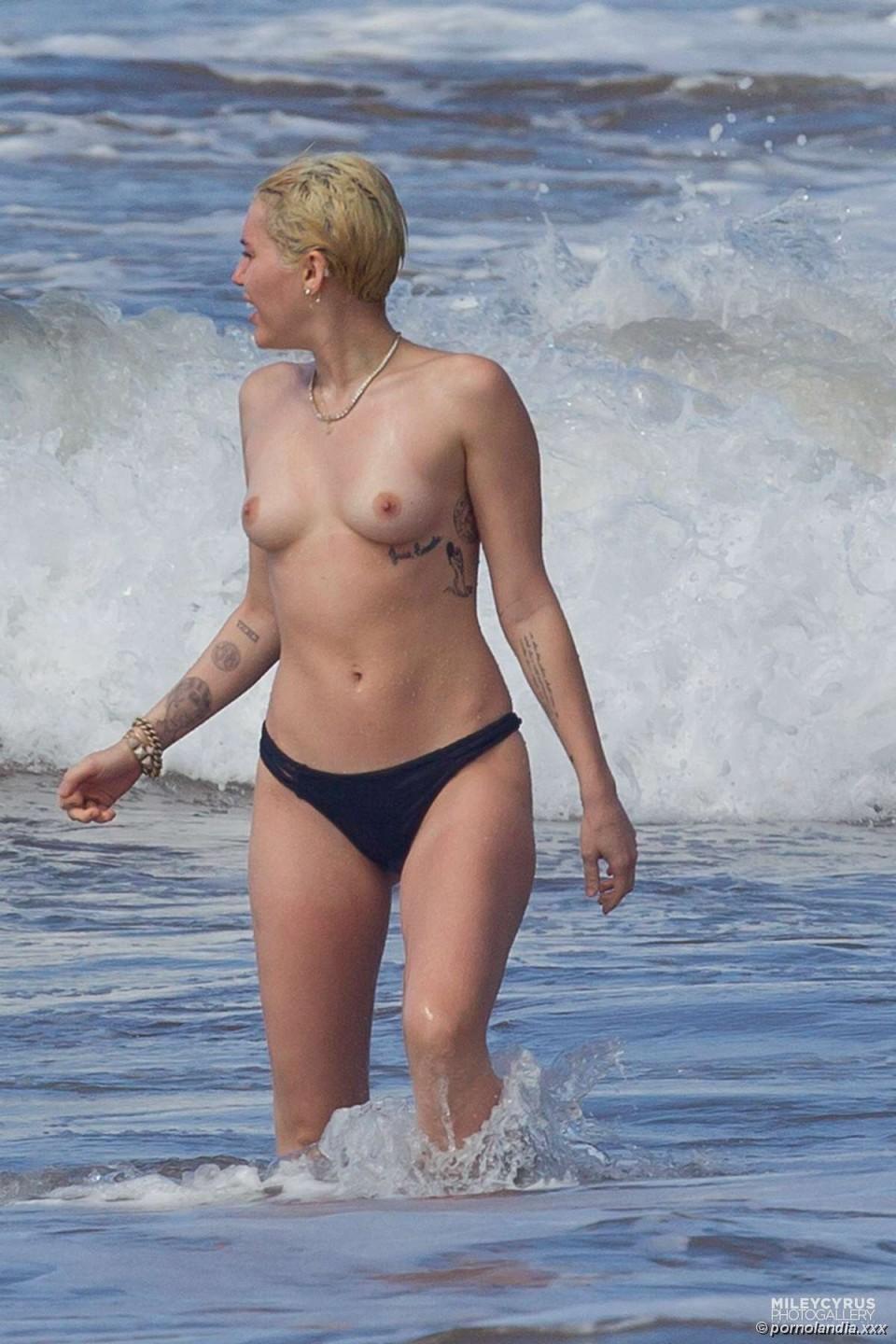 Miley Cyrus nua caiu na net - Foto 212559