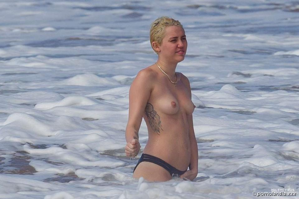 Miley Cyrus nua caiu na net - Foto 212562