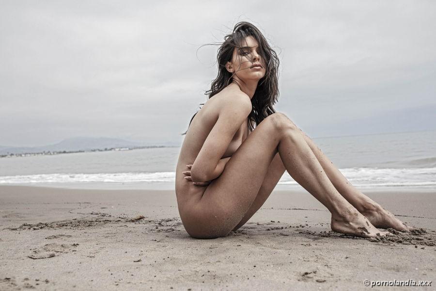 Kylie Jenner nua em fotos exclusivas - Foto 215475