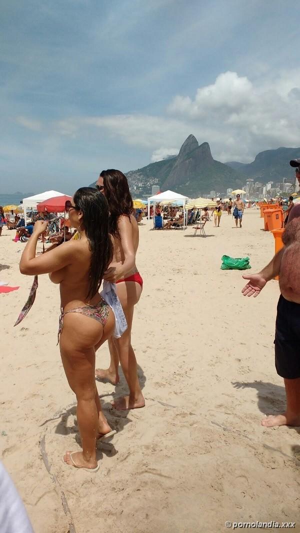 Mulher Melão Pelada Na Praia Do Rio De Janeiro - Foto 23321
