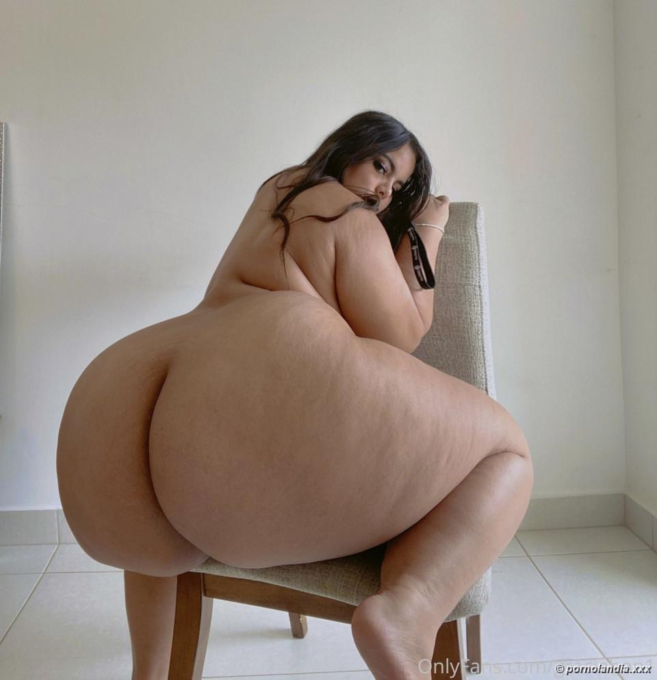 Mulher nua mostrando a maior bunda do mundo - Foto 242732