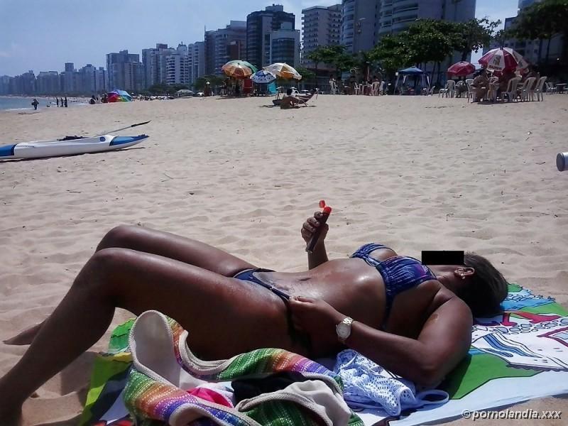 Puta na praia com biquini socado na buceta - Foto 35967