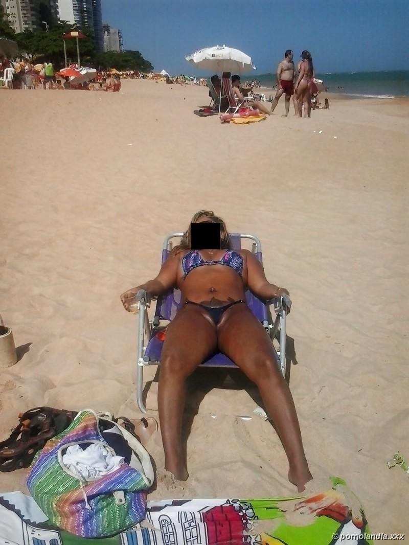 Puta na praia com biquini socado na buceta - Foto 35970