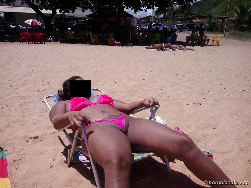 Puta na praia com biquini socado na buceta - Foto 35978