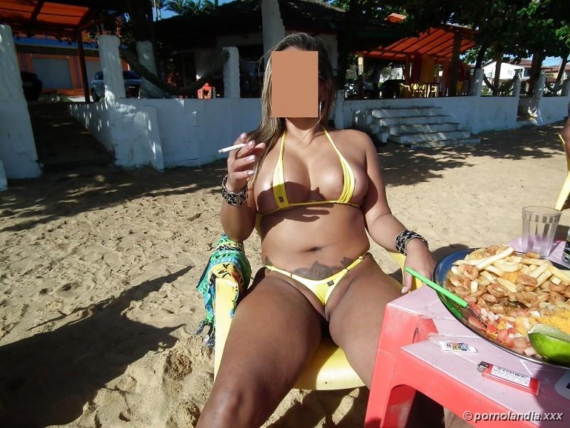 Puta na praia com biquini socado na buceta - Foto 35993