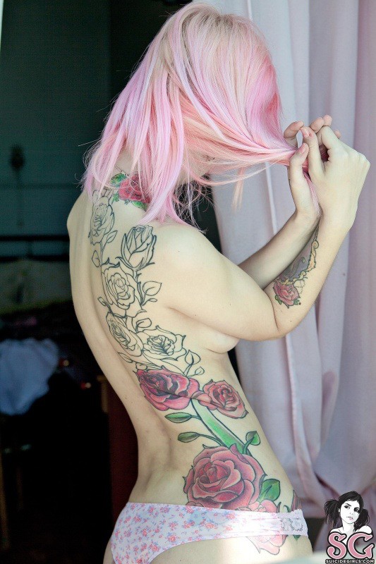 Emo branquinha tatuada pelada - Suicide Girls - Foto 4926