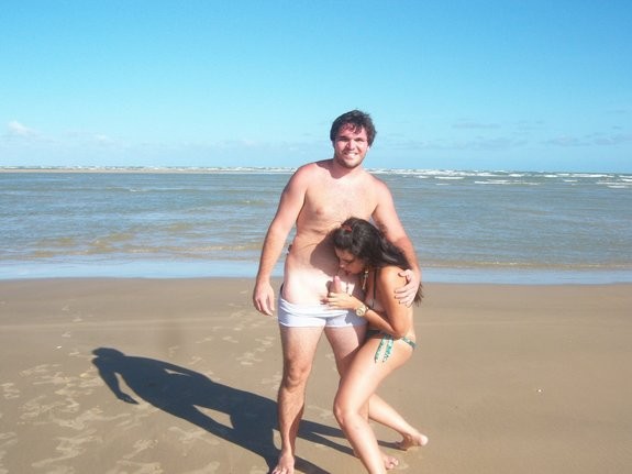 Esposa fazendo putaria na praia deserta caiu na net - Foto 5902