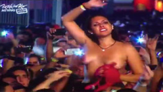 Video Topless no Rock In Rio 2015 Gostosas Peladas