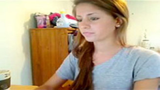 Loirinha magrinha muito linda na webcam