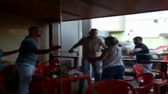 Mulher flagra marido com amantes em Rio Verde GO 02