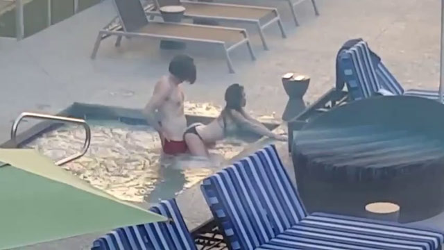 Casal foi pego no flagra transando na piscina - Pornolandia