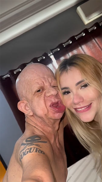 Laine Cordeiro nua transando com Bruno Diferente